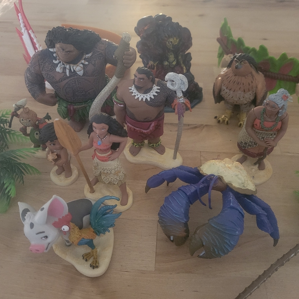 Authentic Disney Moana Deluxe Figure Playset 13 Pieces